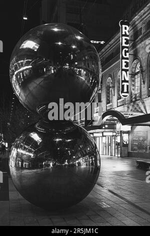 tiro notturno delle palle dei centri commerciali ad adelaide Foto Stock