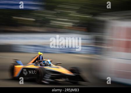 05 HUGHES Jake (gbr), Neom McLaren Formula e Team, Spark-Nissan, Nissan e-4ORCE 04, azione durante il 2023° ePrix di Giacarta, 8th° meeting del 2022-23° Campionato del mondo ABB FIA Formula e, sul circuito di Jakarta International e-Prix dal 2 al 3 giugno 2023 a Giacarta, Indonesia - Foto Clément Luck / DPPI Foto Stock