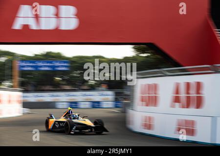 05 HUGHES Jake (gbr), Neom McLaren Formula e Team, Spark-Nissan, Nissan e-4ORCE 04, azione durante il 2023° ePrix di Giacarta, 8th° meeting del 2022-23° Campionato del mondo ABB FIA Formula e, sul circuito e-Prix internazionale di Giacarta dal 2 al 3 giugno 2023 a Giacarta, Indonesia - Foto: Cl..ment Luck/DPPI/LiveMedia Foto Stock