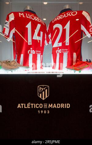 Maglie dei giocatori nell'area VIP dell'arena Civitas Metropolitano di Madrid Foto Stock