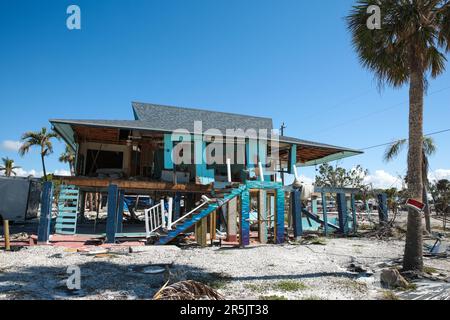 Case distrutte e quartieri dopo l'uragano Ian a Fort Myers Florida Sea Front, USA Foto Stock