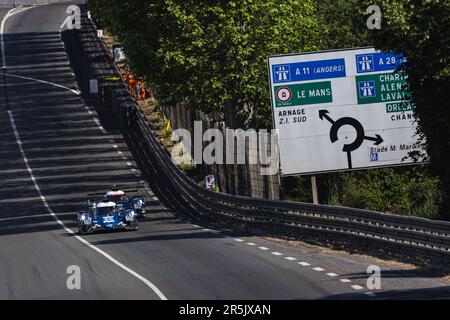 36 VAXIVIERE Matthieu (fra), CANAL Julien (fra), Milesi Charles (fra), Alpine Elf Team, Oreca 07 - Gibson, action 25 al HARTHT Ahmad (omn), DINAN Michael (usa), EASTWOOD Charlie (irl), ORT di TGG, Aston Martin Vantage AMR, Azione durante il Test Day della 24 ore di le Mans 2023 sul circuito des 24 Heures du Mans il 4 giugno 2023 a le Mans, Francia - Photo Germain Hazard/DPPI Credit: DPPI Media/Alamy Live News Foto Stock