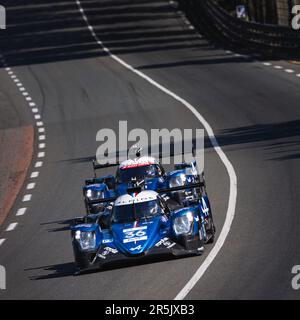 36 VAXIVIERE Matthieu (fra), CANAL Julien (fra), Milesi Charles (fra), Alpine Elf Team, Oreca 07 - Gibson, action 25 al HARTHT Ahmad (omn), DINAN Michael (usa), EASTWOOD Charlie (irl), ORT di TGG, Aston Martin Vantage AMR, Azione durante il Test Day della 24 ore di le Mans 2023 sul circuito des 24 Heures du Mans il 4 giugno 2023 a le Mans, Francia - Photo Germain Hazard/DPPI Credit: DPPI Media/Alamy Live News Foto Stock