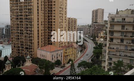 MONACO MONTE CARLO - CIRCA MARZO 2023: Vista di via Monaco in primavera, contenuti di viaggio Foto Stock