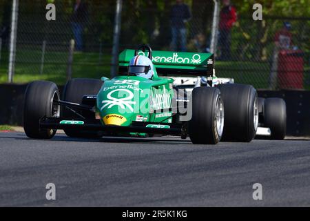 Jamie Constable, Tyrrell 011B, Masters Racing Legends, due gare di venti minuti per F1 vetture dagli anni 1966 al 1985, divise in quattro classi, J Foto Stock