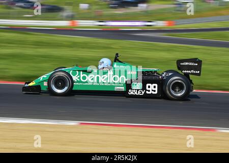 Jamie Constable, Tyrrell 011B, Masters Racing Legends, due gare di venti minuti per F1 vetture dagli anni 1966 al 1985, divise in quattro classi, J Foto Stock