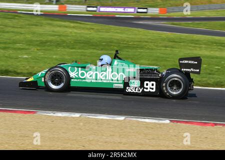 Jamie Constable, Tyrrell 011B, Masters Racing Legends, due gare di venti minuti per F1 vetture dagli anni 1966 al 1985, divise in quattro classi, J Foto Stock