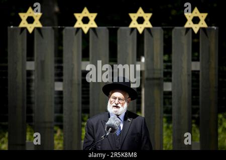 VUGHT - Rabbi capo Binyomin Jacobs durante una commemorazione dei trasporti dei bambini nel Monumento Nazionale Camp Vught dove il 6 e 7 giugno 1943, 80 anni fa, quasi 1300 bambini sono stati trasportati dagli occupanti tedeschi da Vught al campo di sterminio di Sobibor e sono stati immediatamente gassati. ANP RAMON VAN FLYMEN olanda fuori - belgio fuori Foto Stock