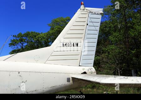 Sezione di coda di 1966 Piper PA-32-300 Long Island, NY Foto Stock