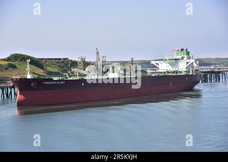 Le petroliere ormeggiavano al Milford Haven Waterway. ID. pic 4 navi cisterna L-R, Energy ARIAONE, FREEDOM GLORY, THUN LUNDY e STAVFJORD . KAUPANG da solo Foto Stock