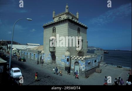 La Torre de Belem sulla costa della città Mindelo sull'isola di Sao Pedro sulle isole di Capo Verde in Africa. Capo Verde, Santiago, maggio 2000 Foto Stock