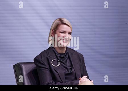 Il Ministro della Cultura di Albany Elva Margariti interviene all'edizione 2023 della Fiera Internazionale del Libro di Torino. Foto Stock