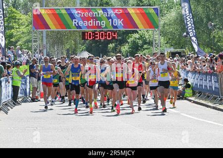 Reading, Berkshire, Regno Unito. 04th giugno, 2023. Green Park 10k 2023, Road Running Event in Reading, Berkshire, UK Credit: Vit Javorik/Alamy Live News Credit: Vit Javorik/Alamy Live News Foto Stock