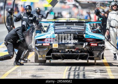 77 RIED Christien (ger), PEDERSEN Mikkel (dnk), ANDLAUER Julien (fra), Dempsey-Proton Racing, Porsche 911 RSR - 19, pitlane, durante il Test Day della 24 ore di le Mans 2023 sul circuito des 24 Heures du Mans il 4 giugno 2023 a le Mans, Francia - Foto Frédéric le Floc'h / DPPI Foto Stock