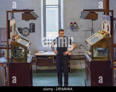 La distilleria Bruichladdich sull'isola di Islay nelle Ebridi interne della Scozia, Regno Unito, è il cuore di ogni distilleria Foto Stock