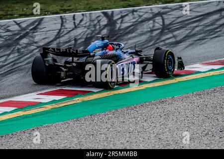 Barcellona, Spagna. 04th giugno, 2023. Esteban OCON (Francia), BWT Alpine F1 team A523 Renault durante gara F1 Gran Premio di Spagna al circuito di Barcellona-Catalunya il 4 giugno 2023 a Barcellona, Spagna. (Foto di Sergio Ruiz/PRESSIN) Credit: PRESSINPHOTO SPORTS AGENCY/Alamy Live News Foto Stock