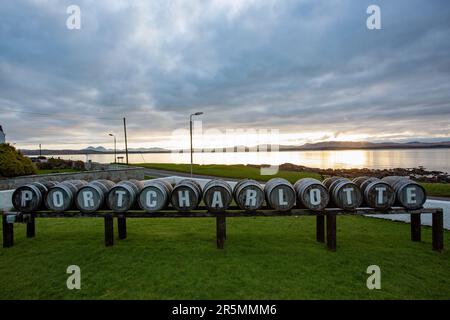 Bruichladdich distilleria sull isola di Islay nelle Ebridi Interne della Scozia, Regno Unito Foto Stock