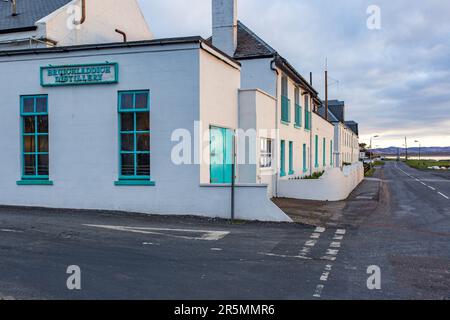 Esterno della distilleria Bruichladdich sull'isola di Islay nelle Ebridi interne della Scozia, Regno Unito Foto Stock