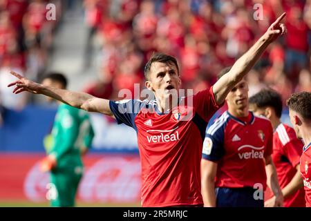 Ante Budimir (in avanti; CA Osasuna) celebra un gol durante il calcio spagnolo della Liga Santander, partita tra CA Osasuna e Girona FC allo stadio Sadar. Punteggi finali; CA Osasuna 2-1 Girona FC. Foto Stock