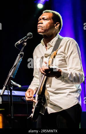 Milano, Italia. 04th giugno, 2023. LA BAND ROBERT CRAY suona dal vivo sul palco al Santeria Toscana 31 durante l'"Now on Tour 2023". Credit: Rodolfo Sassano/Alamy Live News Foto Stock