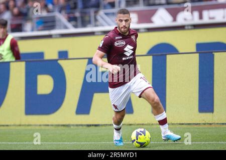 Torino, Italia. 03rd giugno, 2023. Italia, Torino, giugno 3 2023: Nikola Vlasic (attaccante di Torino) si porta nella zona di penalità nel primo tempo durante la partita di calcio Torino FC vs FC Inter, Serie A Tim 2022-2023 day38 Torino stadio Olimpico (Foto di Fabrizio Andrea Bertani/Pacific Press) Credit: Pacific Press Media Production Corp./Alamy Live News Foto Stock