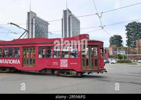 Milano, . 05th giugno, 2023. Ad oggi, oltre cento anni '1980 forniscono ancora un servizio regolare sulla rete tranviaria milanese e non è sbagliato definirli come emblema della città di Milano. Credit: Independent Photo Agency/Alamy Live News Foto Stock