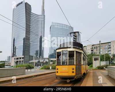 Milano, . 05th giugno, 2023. Ad oggi, oltre cento anni '1980 forniscono ancora un servizio regolare sulla rete tranviaria milanese e non è sbagliato definirli come emblema della città di Milano. Credit: Independent Photo Agency/Alamy Live News Foto Stock