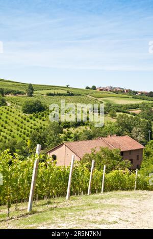 Incantevole villa italiana in zona Monferrato (Piemonte) (nord Italia) durante la stagione primaverile Foto Stock