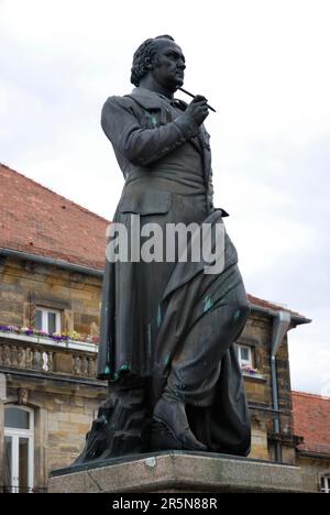 Monumento a Jean Paul a Bayreuth in piazza Jean Paul. La scultura fu costruita da Ludwig Schwanthaler nel 1841 Foto Stock