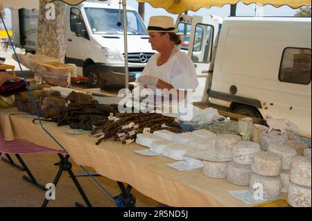 Stallo del mercato, Place Paoli, l'Ile-Rousse, Corsica, Francia Foto Stock