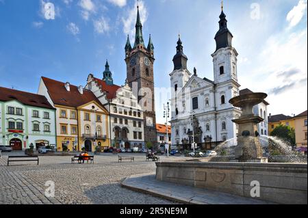 Chiesa dei Gesuiti e Torre Nera, Piazza del mercato, Klattau, Regione di Pilsen, Distretto di Klatovy, Boemia, Repubblica Ceca Foto Stock