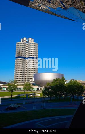 La BMW Monaco di Baviera, Museo BMW BMW SEDE, Baviera, Germania Foto Stock