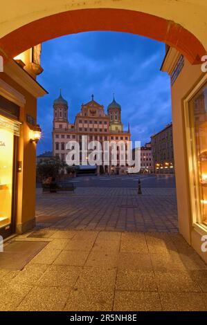 Augusta, Rathausplatz, Municipio, Municipio, strada romantica, Swabia, Baviera, Germania Foto Stock