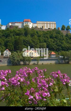 Passau, River Inn, Veste Oberhaus Fortress, bassa Baviera, Baviera, Germania Foto Stock