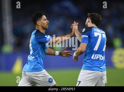 Napoli, Italia. 4th giugno, 2023. Giovanni Simeone (L) di Napoli celebra il suo gol durante una partita di calcio di Serie A tra Napoli e Sampdoria a Napoli, 4 giugno 2023. Credit: Jin Mamengni/Xinhua/Alamy Live News Foto Stock