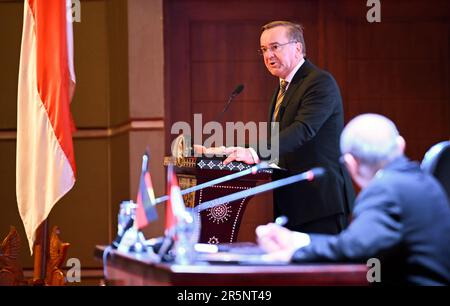 Giacarta, Indonesia. 05th giugno, 2023. Boris Pistorius (SPD) Ministro federale della Difesa, parla alla Lemhannas Security Academy. L'agenda comprende colloqui sul ruolo della Germania nell'Indo-Pacifico. Credit: Britten/dpa/Alamy Live News Foto Stock