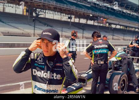 INDIANAPOLIS, INDIANA, STATI UNITI - 2023/05/22: Chip Ganassi Racing driver Takuma Sato (11) del Giappone pratiche per il 2023 Indy 500 al circuito automobilistico di Indianapolis a Indianapolis. (Foto di Jeremy Hogan/The Bloomingtonian) Foto Stock