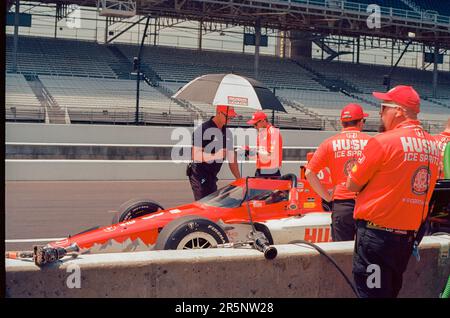 INDIANAPOLIS, INDIANA, STATI UNITI - 2023/05/22: Chip Ganassi Racing driver Marcus Ericsson (8) di Svezia durante le pratiche per la 2023 Indy 500 al circuito automobilistico di Indianapolis a Indianapolis. (Foto di Jeremy Hogan/The Bloomingtonian) Foto Stock