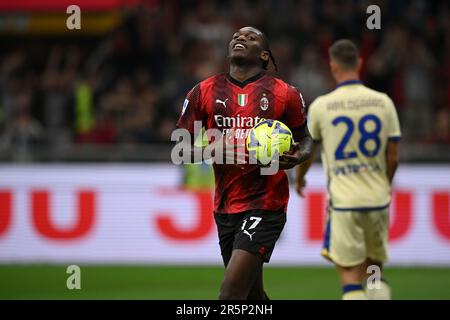 Milano, Italia. 04th giugno, 2023. Rafael Leao (Milano) durante la 'Serie A' italiana tra Milano 3-1 Hellas Verona allo Stadio Giuseppe Meazza il 4 giugno 2023 a Milano. Credito: Maurizio Borsari/AFLO/Alamy Live News credito: AFLO Co.. Ltd./Alamy Live News Foto Stock