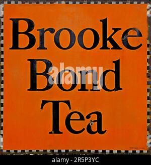 Un vintage Brooke Bond Tea smaltato segno pubblicitario Foto Stock