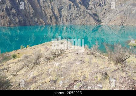 Riflessioni sul fiume Naryn Foto Stock