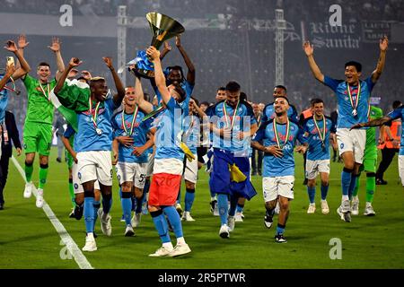 I giocatori di Napoli celebrano la vittoria del campionato italiano Serie A allo stadio Diego Armando Maradona di Napoli, 4th giugno 2023. Foto Stock