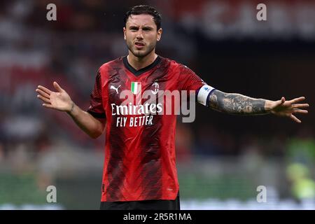 Milano, Italia. 04th giugno, 2023. Davide Calabria dell'AC Milan gesta durante la Serie Una partita di calcio tra l'AC Milan e l'Hellas Verona allo Stadio Giuseppe Meazza il 4 giugno 2023 a Milano. Credit: Marco Canoniero/Alamy Live News Foto Stock