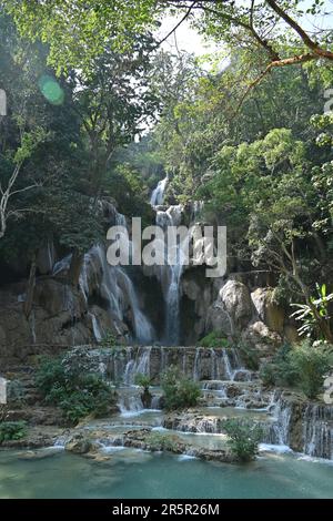 Vista delle cascate di Kuang si, una cascata a tre livelli a circa 29km km a sud di Luang Prabang, Laos Foto Stock