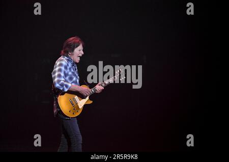 Parigi, Francia. 31st maggio, 2023. John Fogerty si esibisce presso la Seine musicale di Parigi il 31 maggio 2023. Foto di Christophe Meng ABACAPRESS.COM Credit: Abaca Press/Alamy Live News Foto Stock