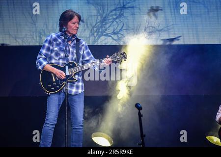 Parigi, Francia. 31st maggio, 2023. John Fogerty si esibisce presso la Seine musicale di Parigi il 31 maggio 2023. Foto di Christophe Meng ABACAPRESS.COM Credit: Abaca Press/Alamy Live News Foto Stock