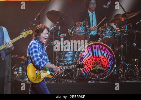 Parigi, Francia. 31st maggio, 2023. John Fogerty si esibisce presso la Seine musicale di Parigi il 31 maggio 2023. Foto di Christophe Meng ABACAPRESS.COM Credit: Abaca Press/Alamy Live News Foto Stock