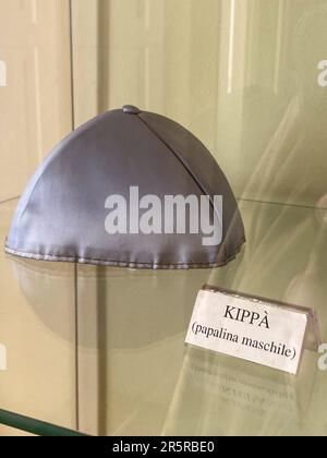 Soragna, Italia - Maggio 2023 oggetti, simboli, oggetto della tradizione ebraica nella sinagoga e nel museo di Fausto Levi, Parma Foto Stock