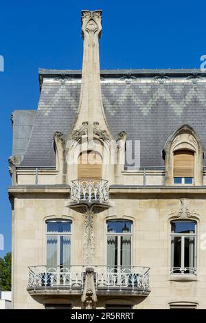 Francia, Meurthe et Moselle, Nancy, facciata dell'edificio Weissenburger un palazzo, un condominio e un proprio ufficio costruiti contemporaneamente dall'architetto Lucien Weissenburger per himslf tra il 1904 e il 1905 in stile Art Nouveau Ecole de Nancy (Scuola di Nancy), ferriera in ferro battuto di Louis Majorelle, situata in Boulevard Charles V. Foto Stock