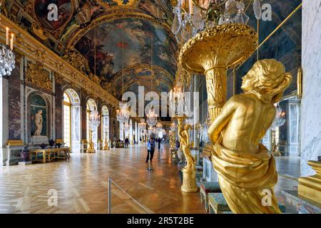 Francia, Yvelines, Versailles, Reggia di Versailles dichiarata Patrimonio dell'Umanità dall'UNESCO, Galerie des Glaces (sala degli specchi), lunghezza 73 m e larghezza 50 m, con 17 finestre e 357 specchi, architetto Jules Hardouin Mansart (1678-1684) Foto Stock